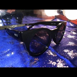 QUAY RIGHT TIME BLACK / LILAC SUNGLASSES